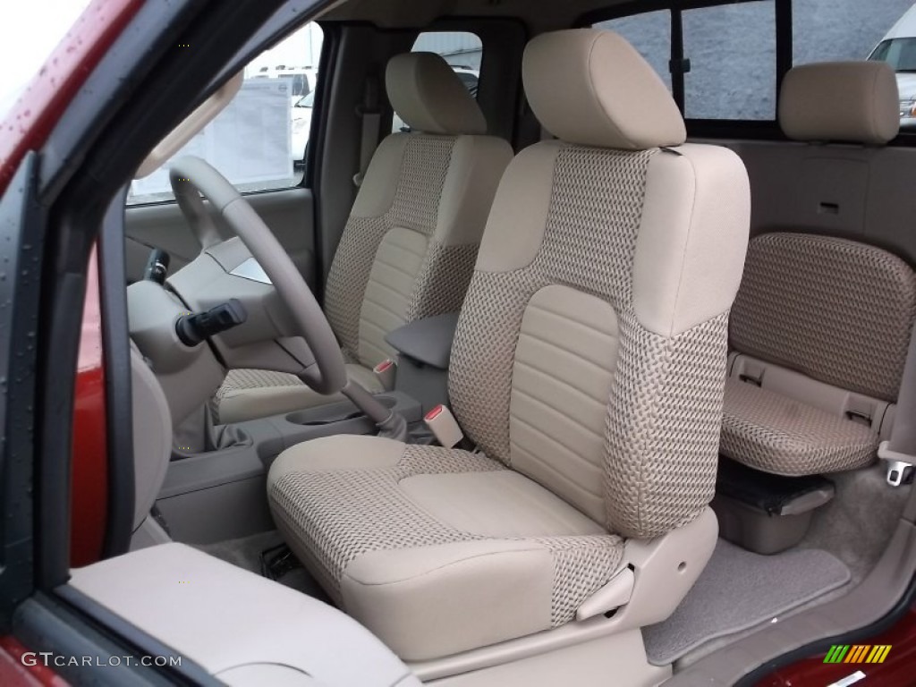 2015 Frontier SV King Cab 4x4 - Cayenne Red / Beige photo #13