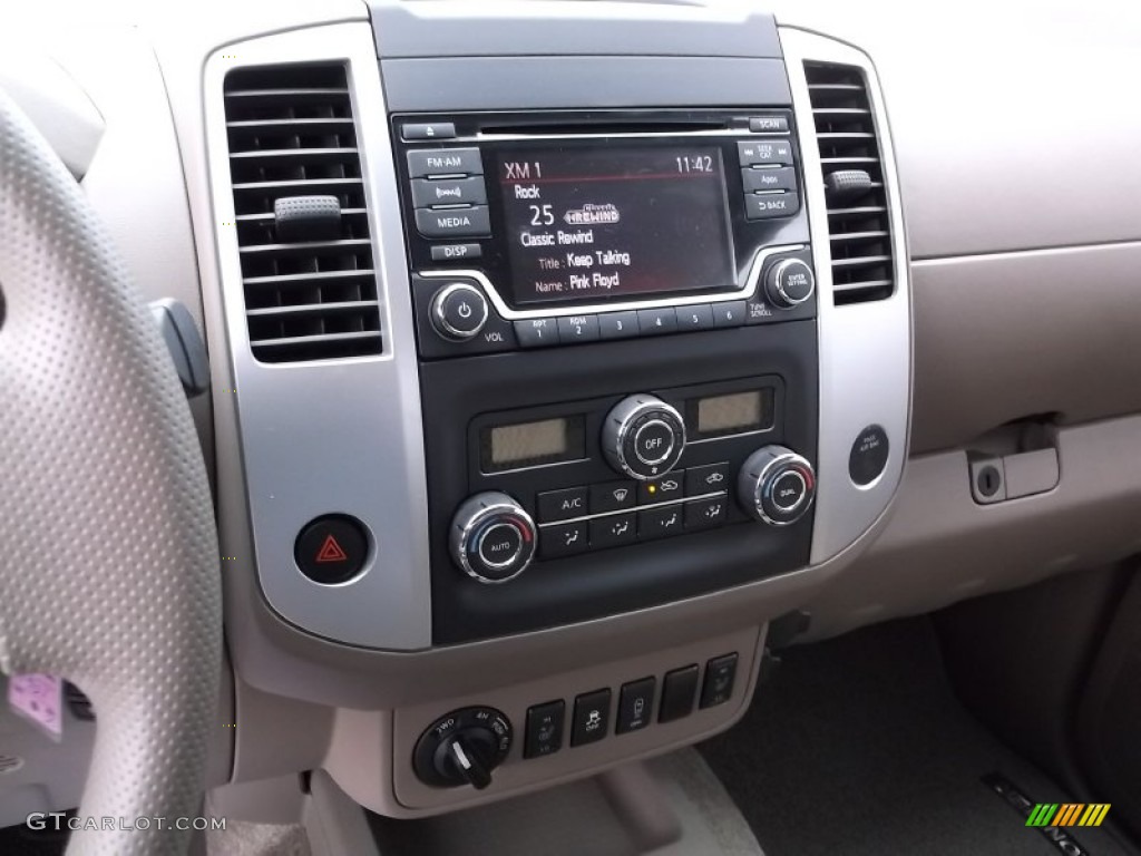 2015 Nissan Frontier SV King Cab 4x4 Controls Photo #98238707