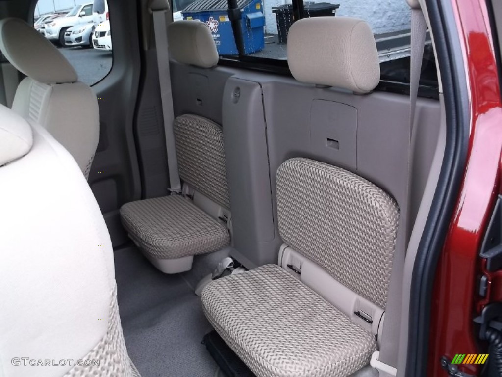 2015 Nissan Frontier SV King Cab 4x4 Rear Seat Photos