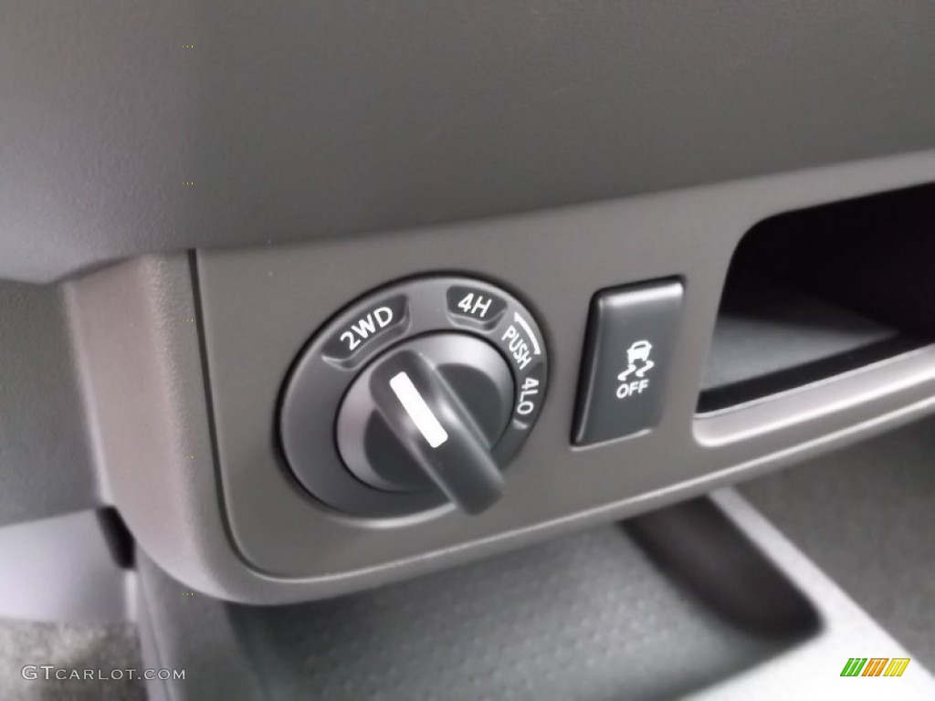 2015 Nissan Xterra S 4x4 Controls Photo #98239112