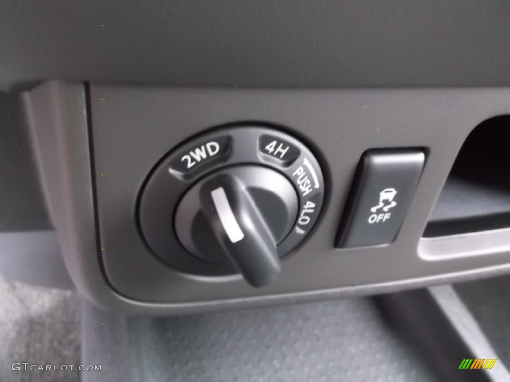 2015 Nissan Xterra S 4x4 Controls Photo #98239996