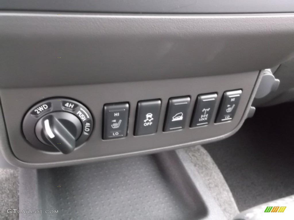 2015 Nissan Xterra PRO-4X 4x4 Controls Photo #98240796