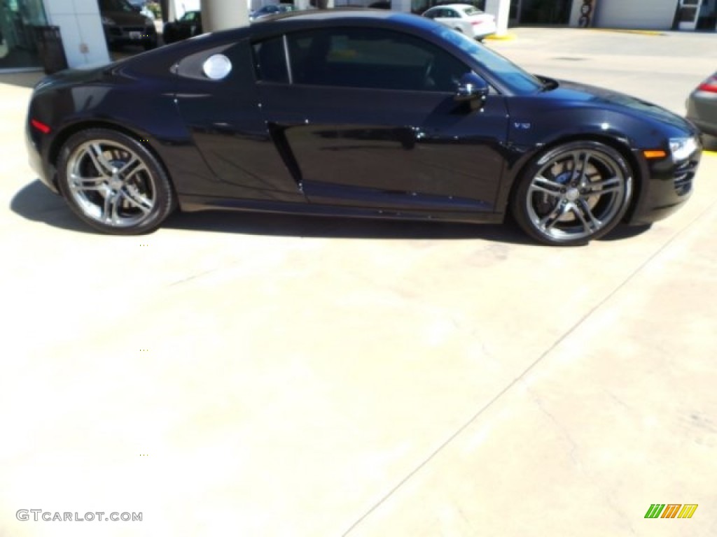 2012 R8 5.2 FSI quattro - Phantom Black Pearl Effect / Red photo #8
