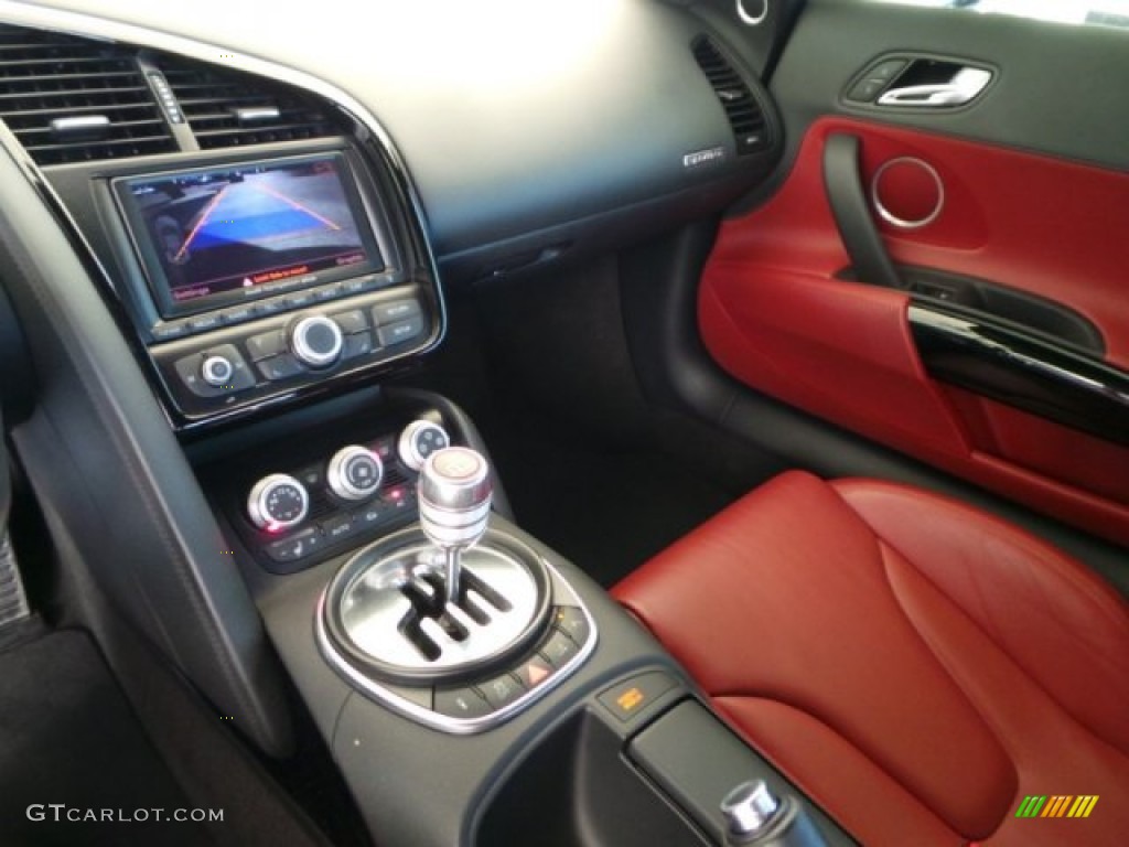 2012 R8 5.2 FSI quattro - Phantom Black Pearl Effect / Red photo #17