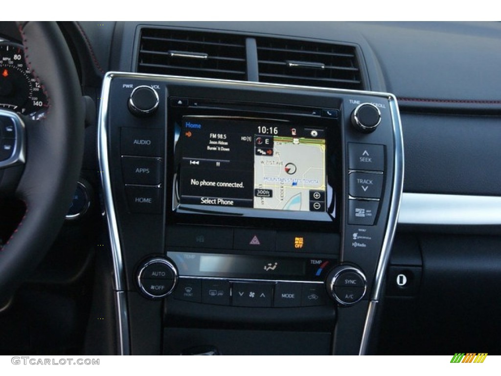 2015 Toyota Camry Hybrid SE Controls Photos