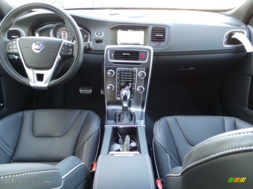 2015 Volvo S60 T6 AWD R-Design Dashboard Photos