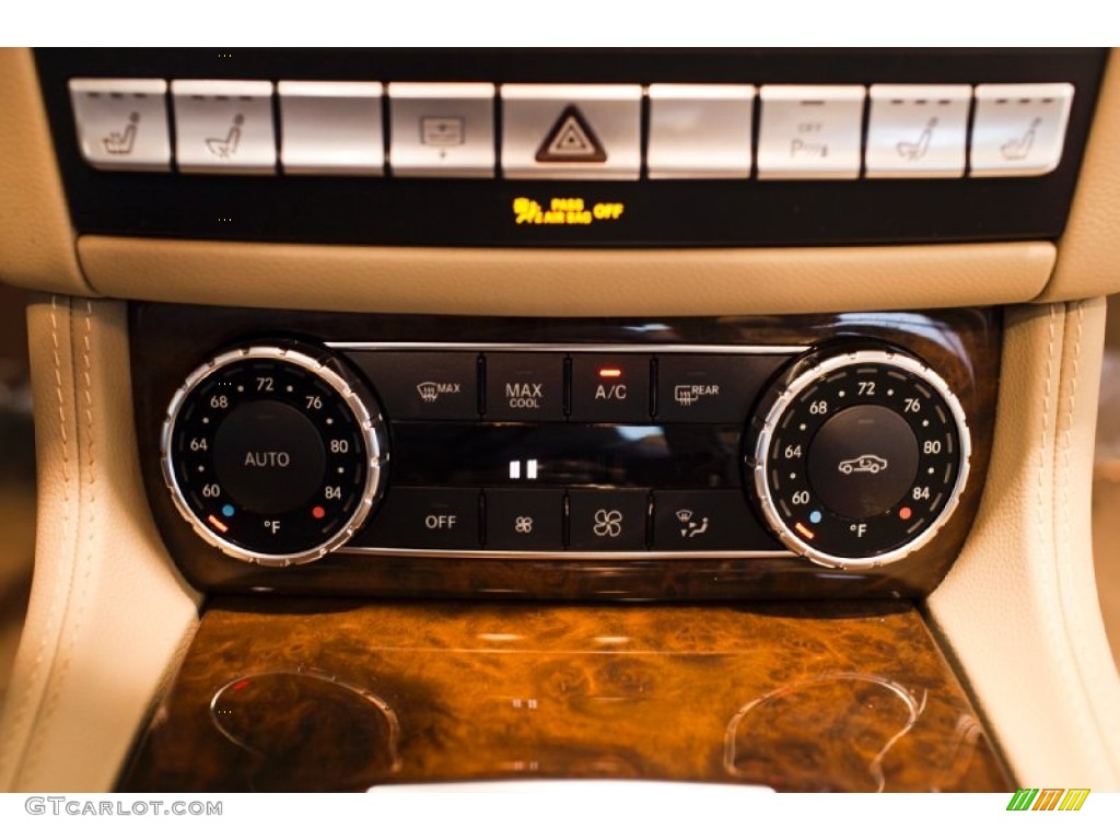 2013 Mercedes-Benz CLS 550 4Matic Coupe Controls Photos