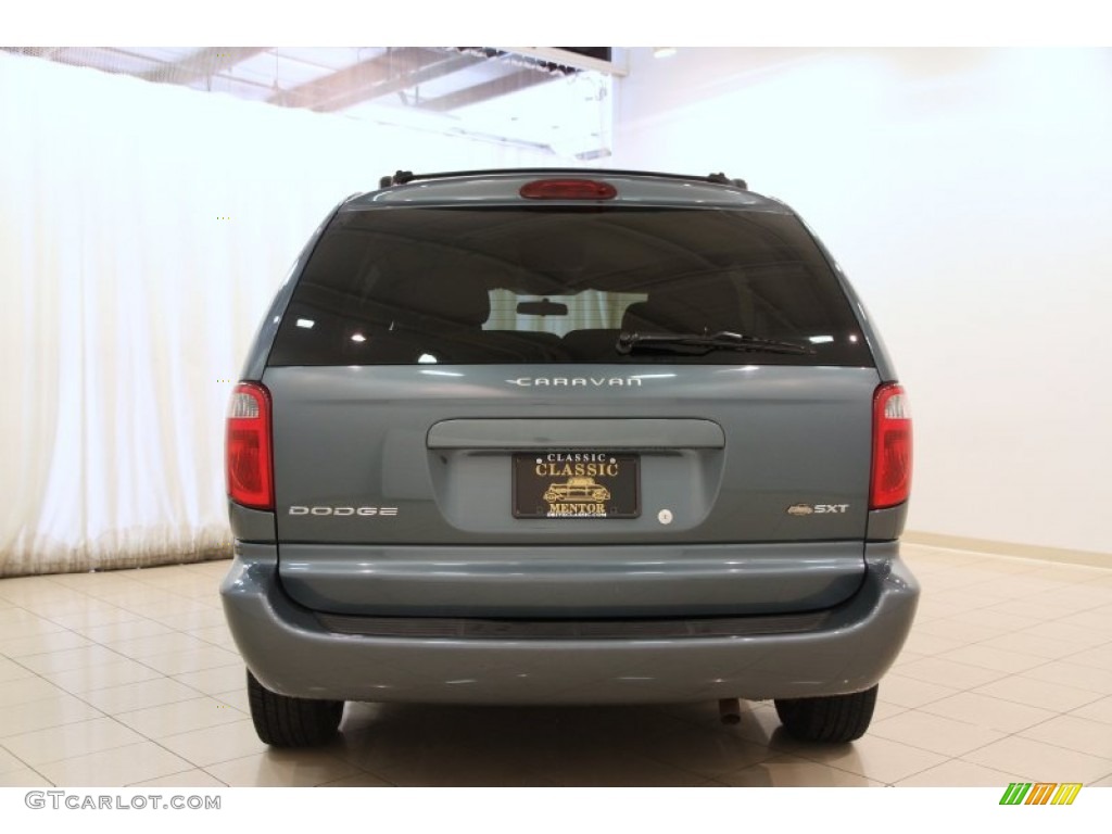 2005 Caravan SXT - Magnesium Green Pearl / Dark Khaki/Light Graystone photo #14