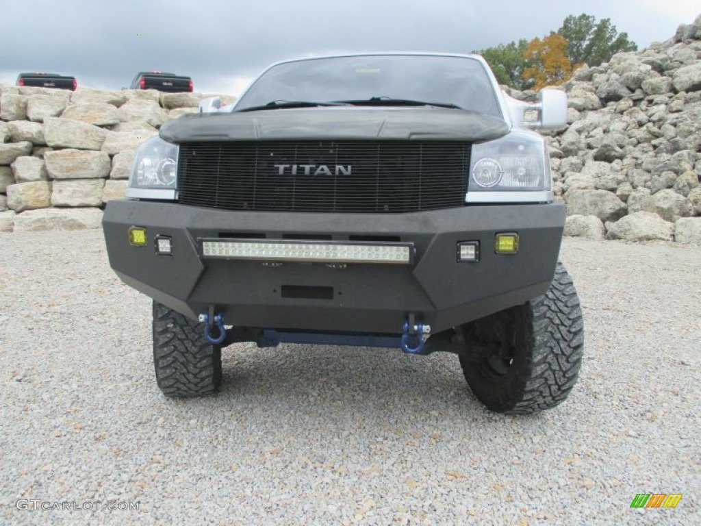 2005 Titan LE King Cab - Radiant Silver / Graphite/Titanium photo #2