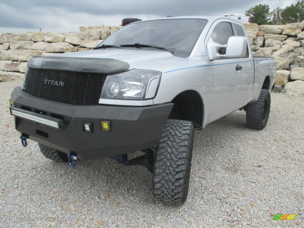 2005 Titan LE King Cab - Radiant Silver / Graphite/Titanium photo #3