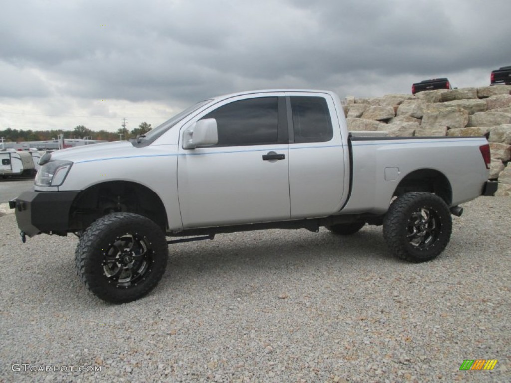 2005 Titan LE King Cab - Radiant Silver / Graphite/Titanium photo #4