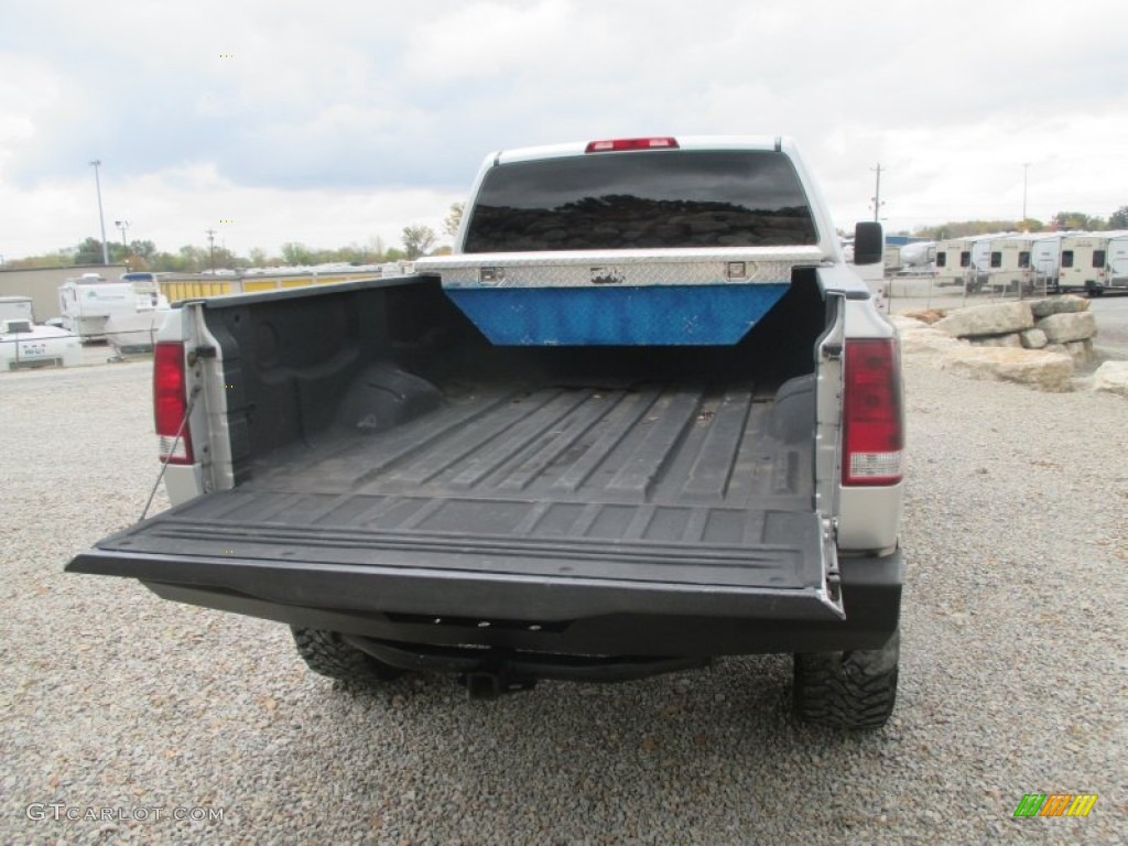 2005 Titan LE King Cab - Radiant Silver / Graphite/Titanium photo #21