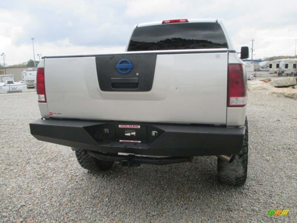 2005 Titan LE King Cab - Radiant Silver / Graphite/Titanium photo #23