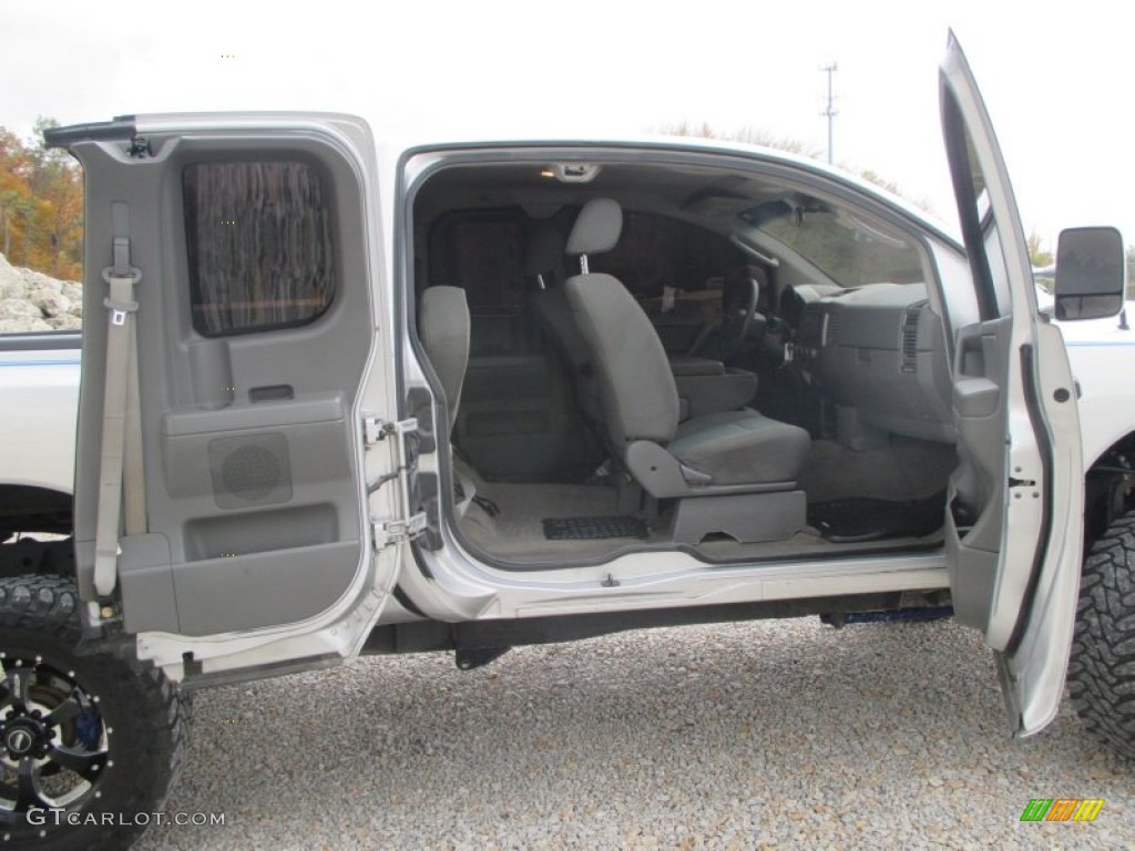 2005 Titan LE King Cab - Radiant Silver / Graphite/Titanium photo #26