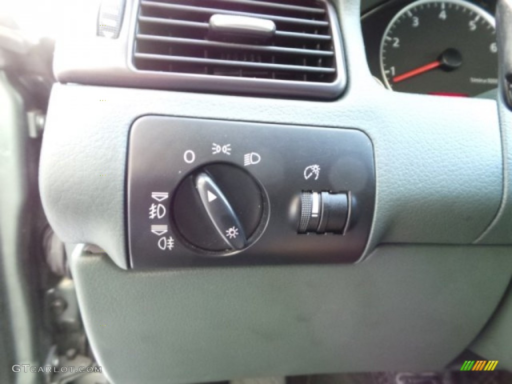 2001 Audi Allroad 2.7T quattro Avant Controls Photos