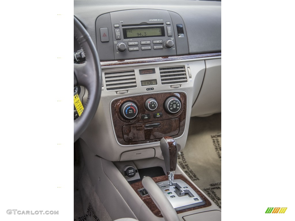 2006 Hyundai Sonata LX V6 Controls Photo #98291896