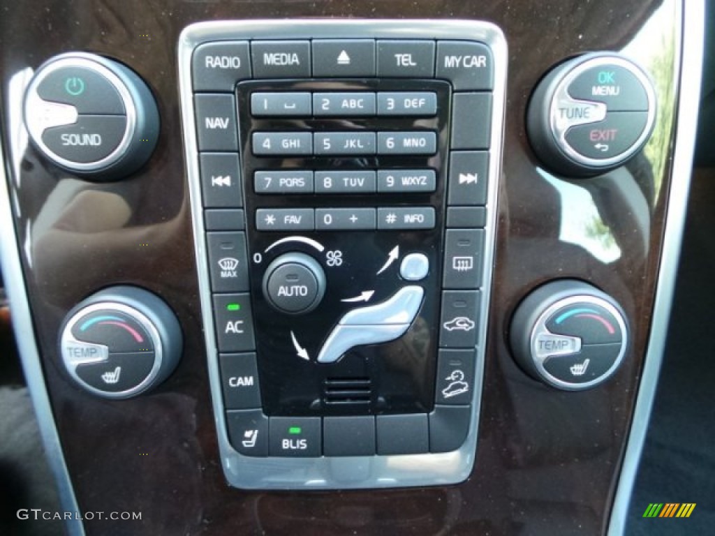 2015 Volvo XC70 T6 AWD Controls Photo #98314462