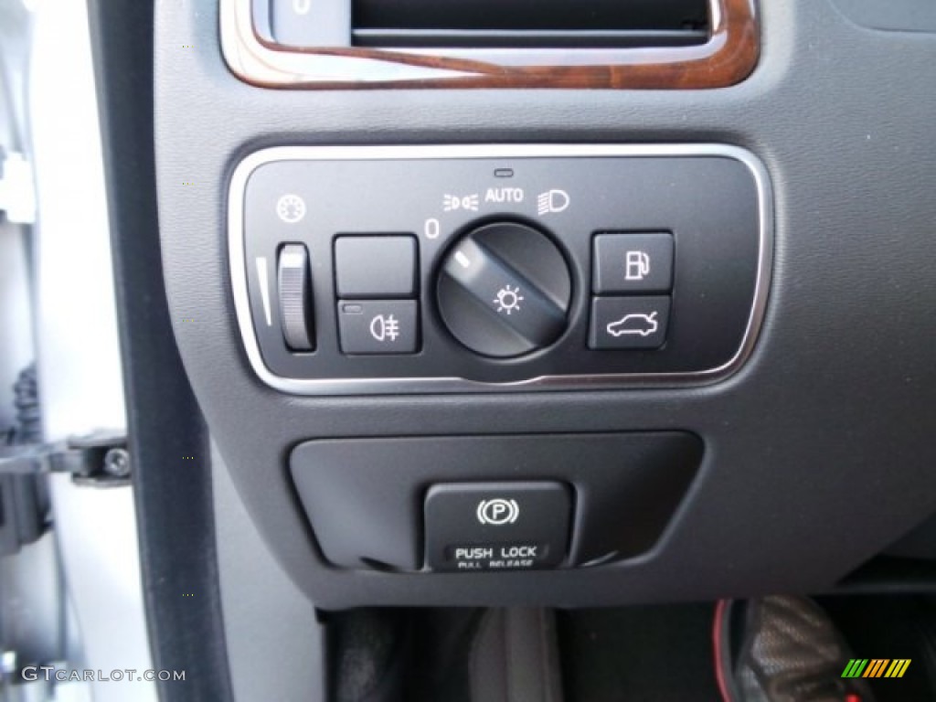 2015 Volvo XC70 T6 AWD Controls Photo #98314507