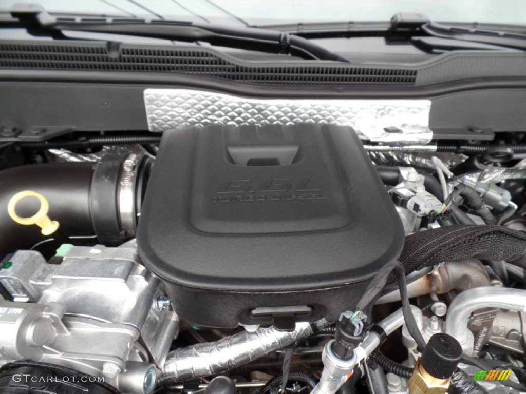 2015 Chevrolet Silverado 2500HD High Country Crew Cab 4x4 Engine Photos