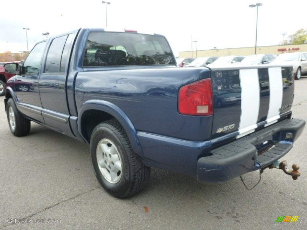 2004 S10 LS Crew Cab 4x4 - Indigo Blue Metallic / Graphite photo #2
