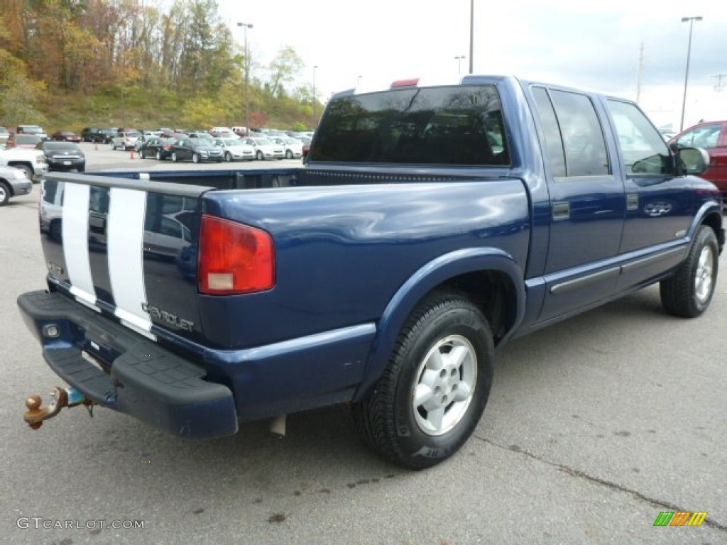 2004 S10 LS Crew Cab 4x4 - Indigo Blue Metallic / Graphite photo #5