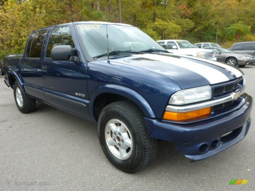 2004 S10 LS Crew Cab 4x4 - Indigo Blue Metallic / Graphite photo #6