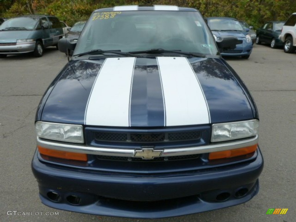 2004 S10 LS Crew Cab 4x4 - Indigo Blue Metallic / Graphite photo #7