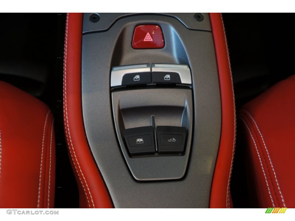 2014 Ferrari 458 Spider Controls Photo #98334669