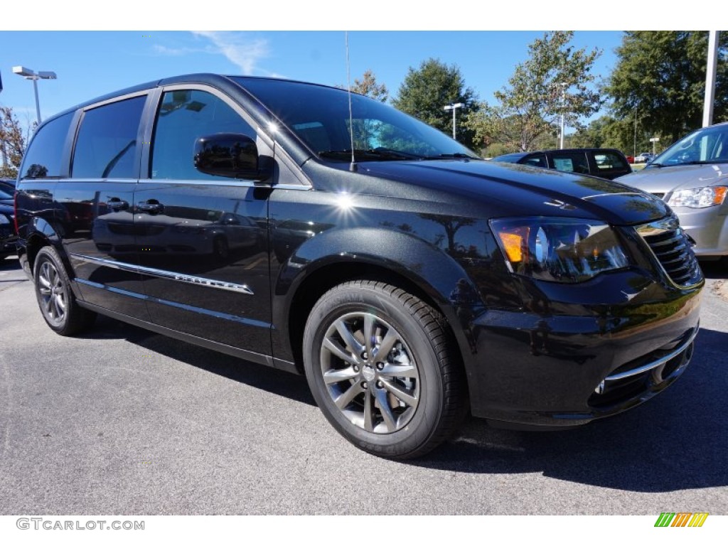 Brilliant Black Crystal Pearl 2015 Chrysler Town & Country S Exterior Photo #98337123