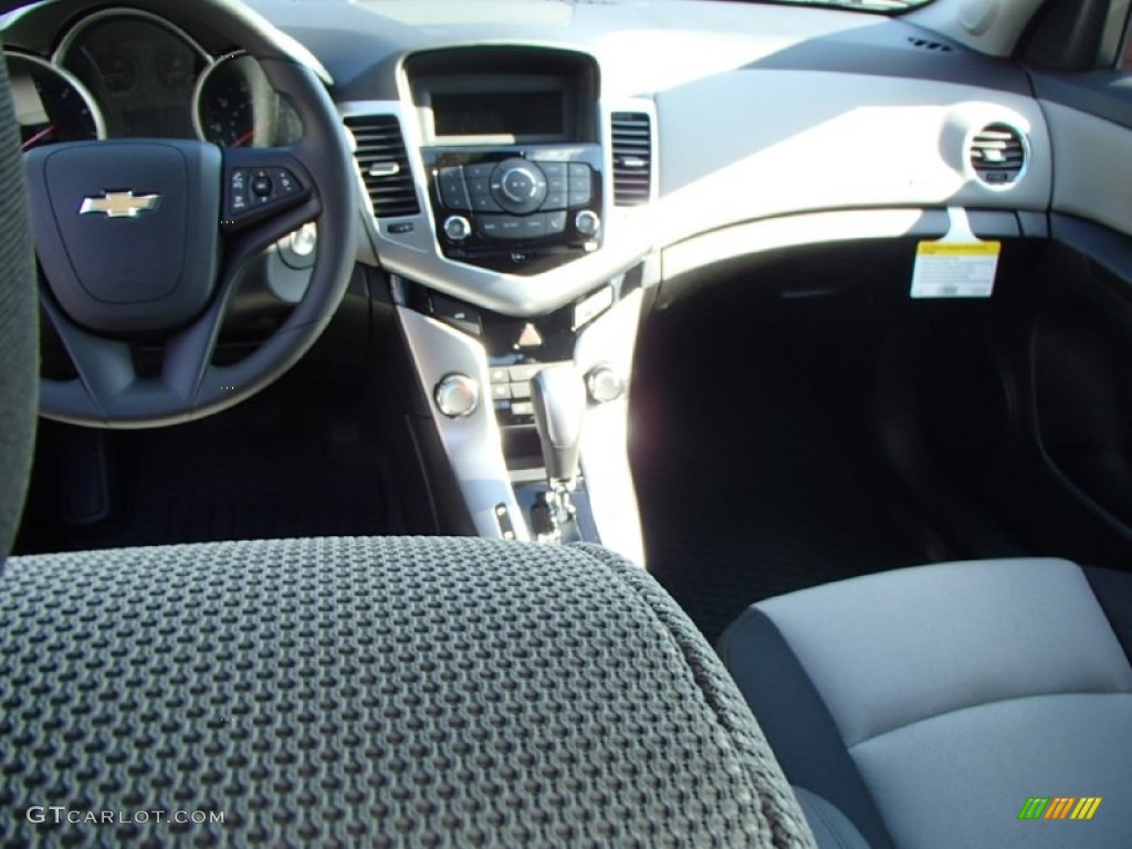 2015 Cruze LS - Red Hot / Jet Black/Medium Titanium photo #5