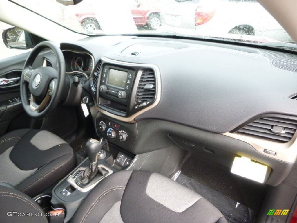 2015 Jeep Cherokee Sport 4x4 Black Dashboard Photo #98348326