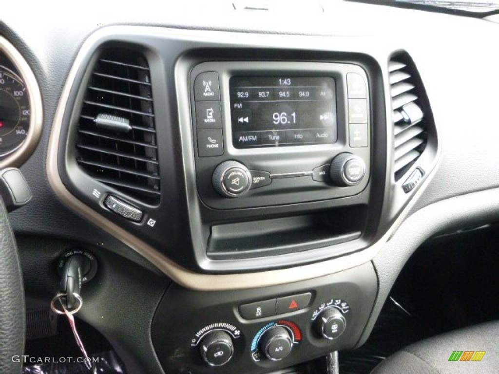 2015 Jeep Cherokee Sport 4x4 Controls Photo #98348514