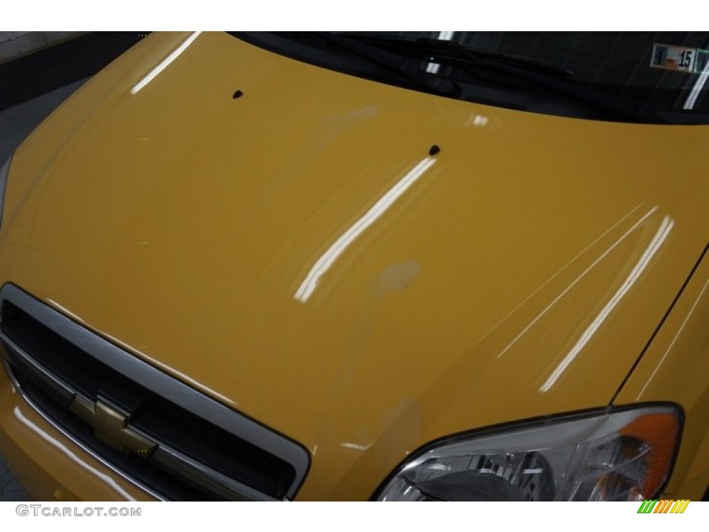 2010 Aveo LT Sedan - Summer Yellow / Charcoal photo #39