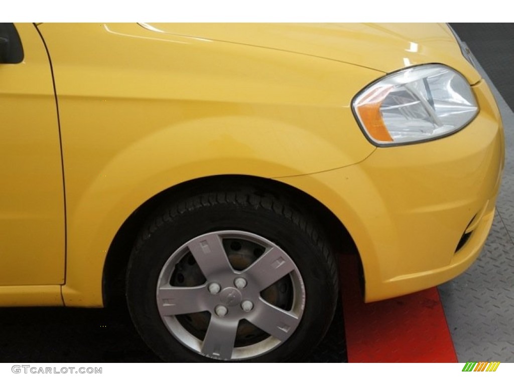 2010 Aveo LT Sedan - Summer Yellow / Charcoal photo #40