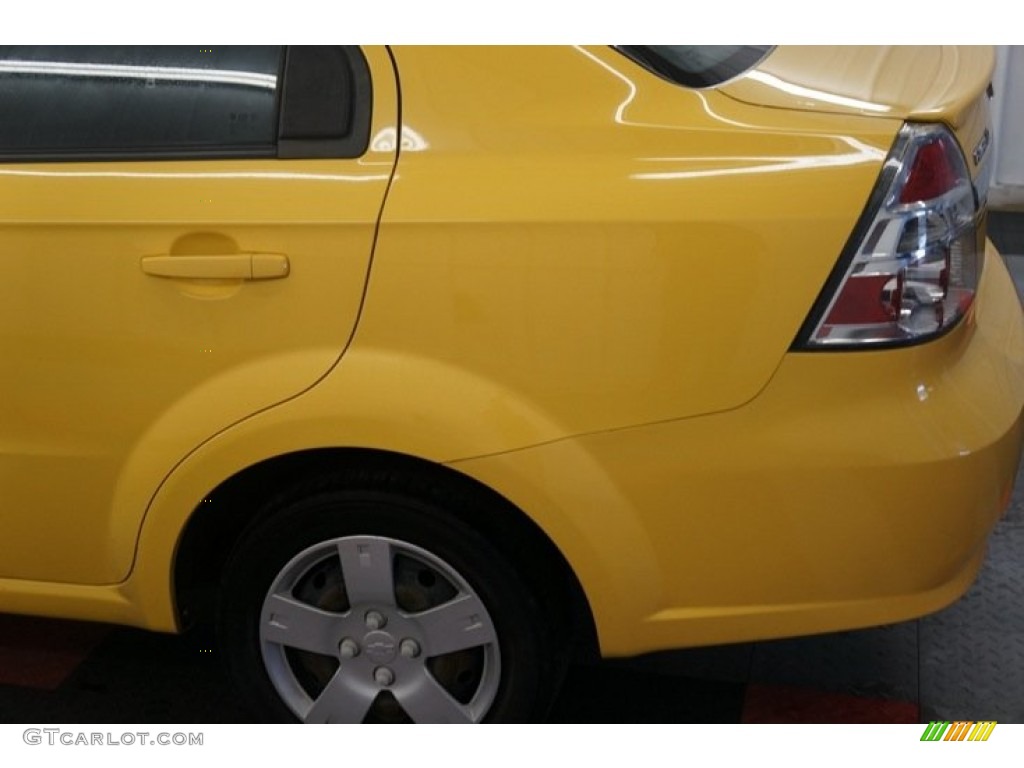 2010 Aveo LT Sedan - Summer Yellow / Charcoal photo #50