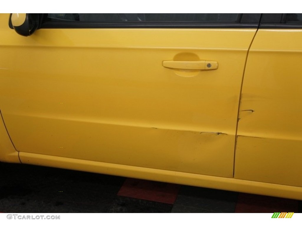 2010 Aveo LT Sedan - Summer Yellow / Charcoal photo #54