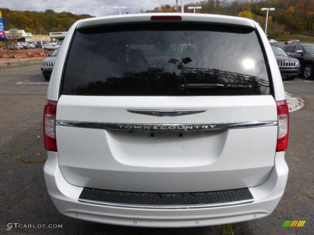 2015 Town & Country Touring-L - Bright White / Dark Frost Beige/Medium Frost Beige photo #4