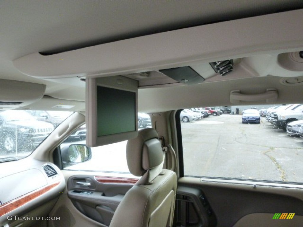 2015 Town & Country Touring-L - Bright White / Dark Frost Beige/Medium Frost Beige photo #16