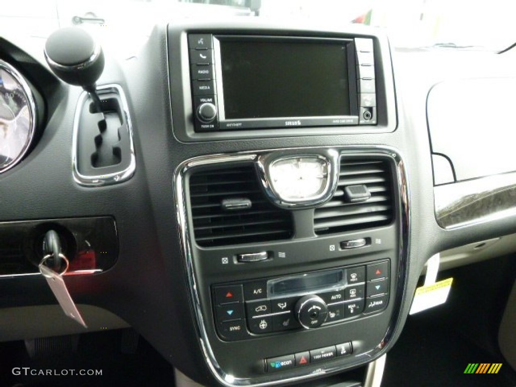 2015 Town & Country Touring-L - Mocha Java Pearl / Black/Light Graystone photo #19