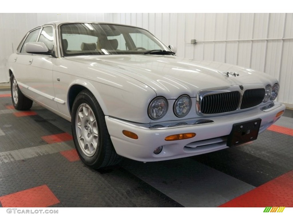 2001 XJ XJ8 - White Onyx / Cashmere photo #5