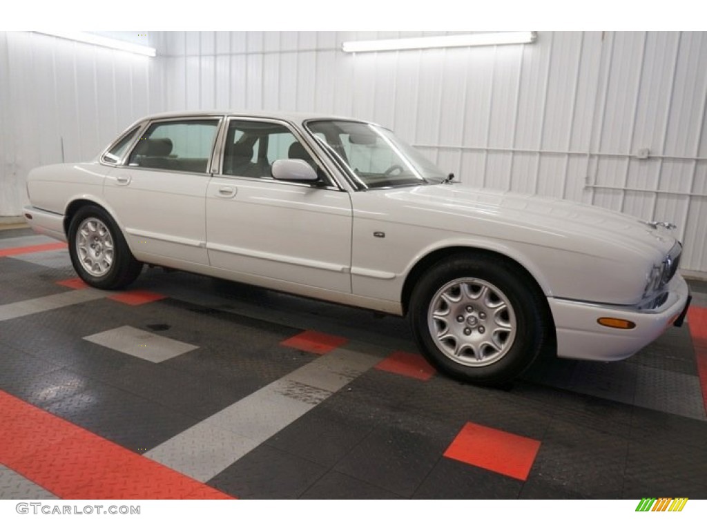 2001 XJ XJ8 - White Onyx / Cashmere photo #6