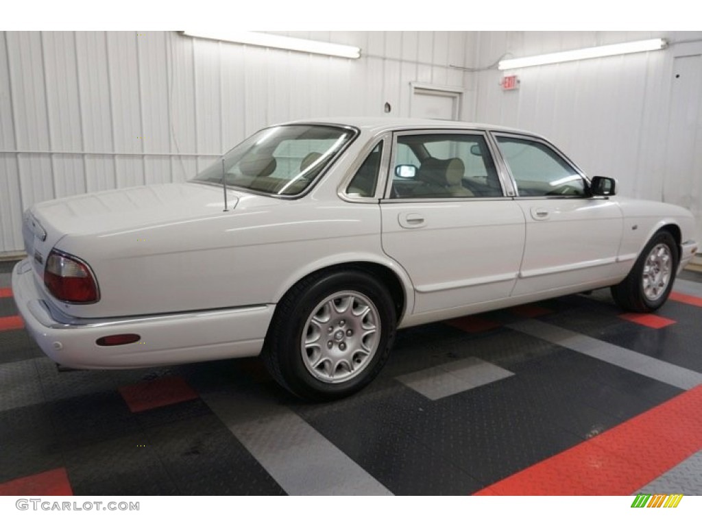 2001 XJ XJ8 - White Onyx / Cashmere photo #7
