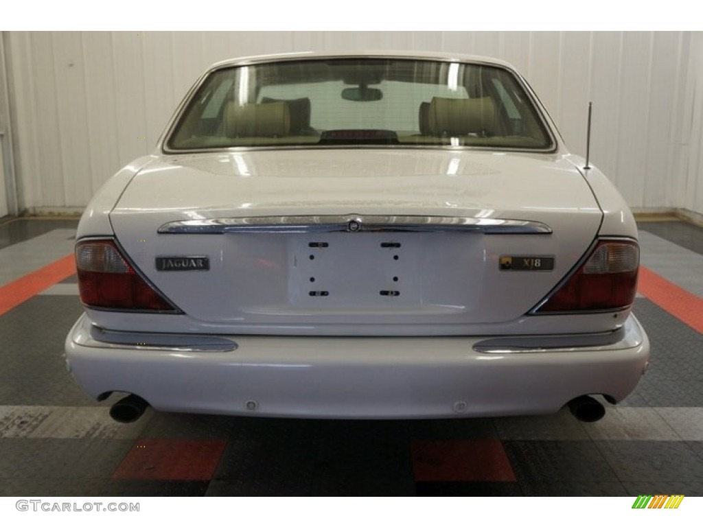 2001 XJ XJ8 - White Onyx / Cashmere photo #9