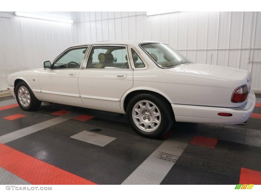 2001 XJ XJ8 - White Onyx / Cashmere photo #11
