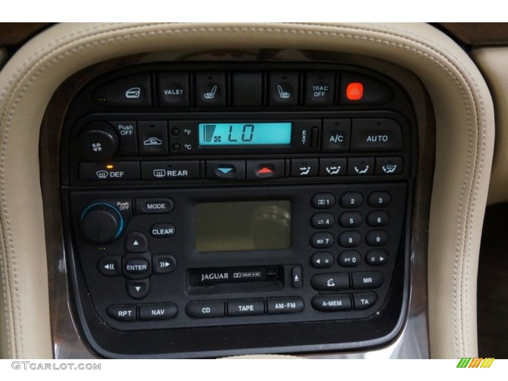 2001 XJ XJ8 - White Onyx / Cashmere photo #31