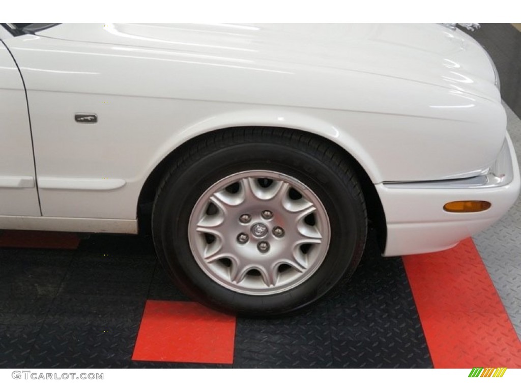 2001 XJ XJ8 - White Onyx / Cashmere photo #40
