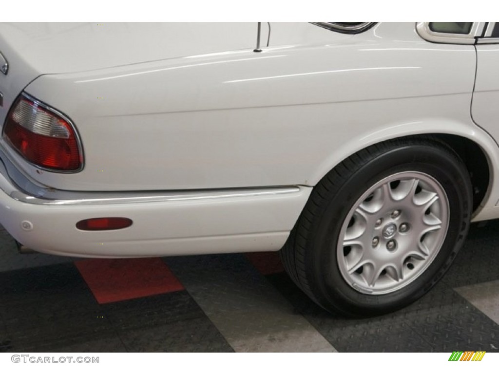 2001 XJ XJ8 - White Onyx / Cashmere photo #47