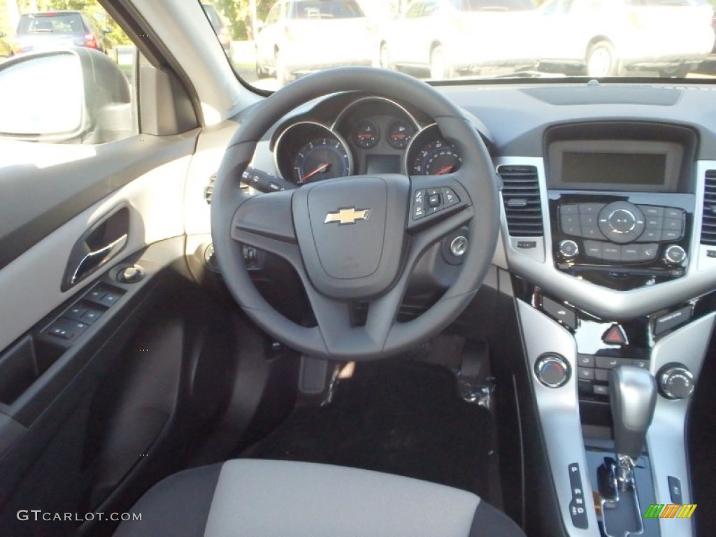 2015 Cruze LS - Blue Ray Metallic / Jet Black/Medium Titanium photo #6