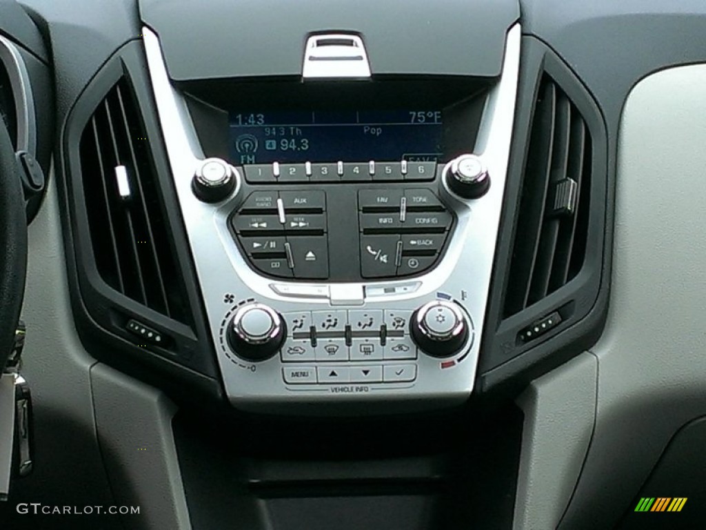 2010 Chevrolet Equinox LS Controls Photos
