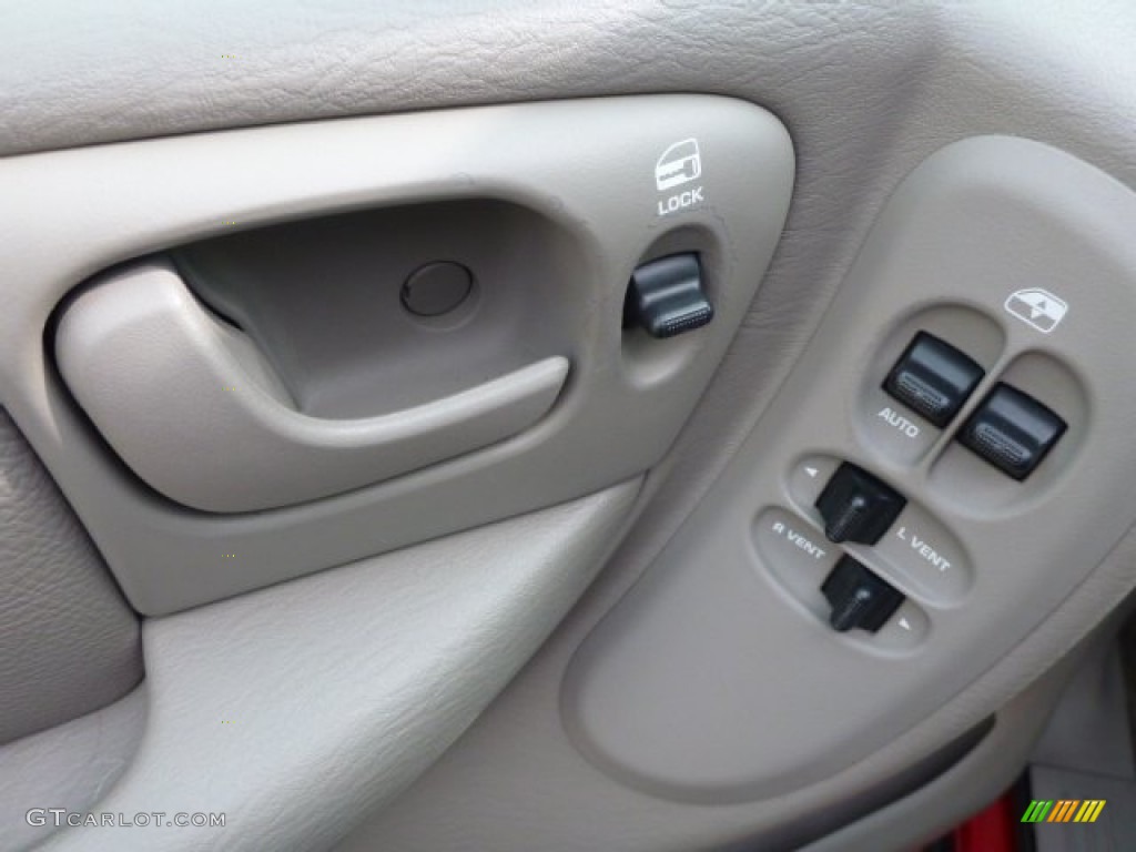 2002 Grand Caravan Sport - Inferno Red Pearl / Taupe photo #11